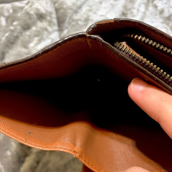 Louis Vuitton Wallet - Picture 4 of 7